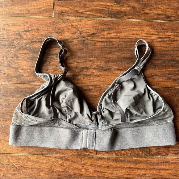 All You Lively Gray Striped No Wire Bra - Picture 2 of 4